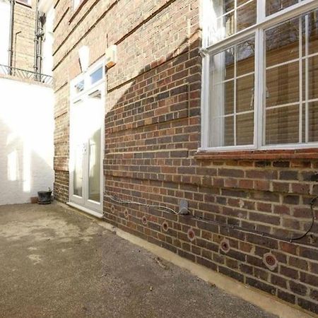 2 Bedroom Apartment Just Off Kings Road Лондон Экстерьер фото